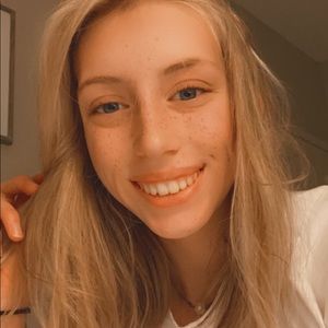 Meet your Posher, Alexis